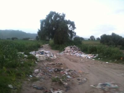 Vecinos de Chimalhuacan depositan basura en zonas aledaÃ±as a campos de cultivo
