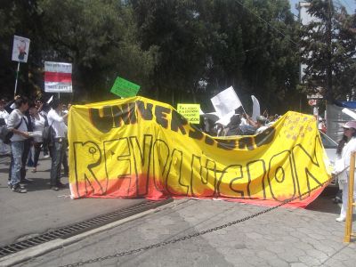 ManifestaciÃ³n en Texcoco,  solidariidad con el Profe Oscar H. Neri. 8/6/2012
