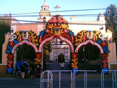 Entrada a la Iglesia de San Vicente
Foto tomada en un atardecer de diciembre de 2008
