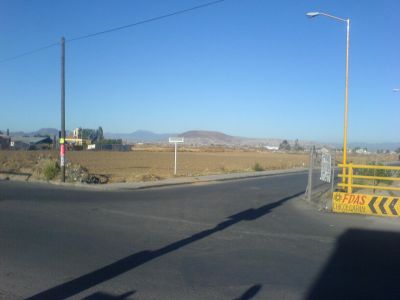 Vista hacia Chimalhuacan desde la Entrada de la unidad que esta al norte de sARE
FotografÃ­a tomada en Abril de 2009
