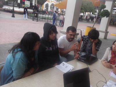 Entrevista a Profesor y estudiantes dela Preparatoria PrÃ³ceres de le EducaciÃ³n. 18/7/2012
