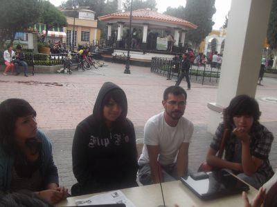 Entrevista a Profesor y estudiantes dela Preparatoria PrÃ³ceres de le EducaciÃ³n. 18/7/2012
