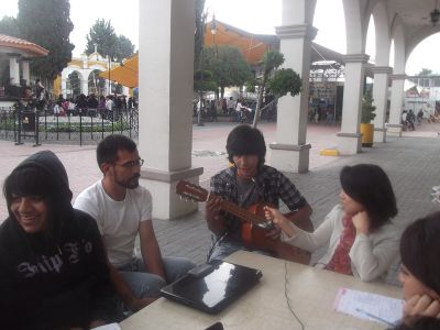 Entrevista a Profesor y estudiantes dela Preparatoria PrÃ³ceres de le EducaciÃ³n. 18/7/2012
