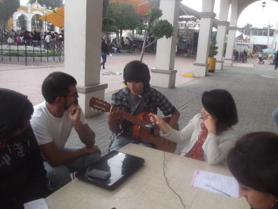 Entrevista a Profesor y estudiantes dela Preparatoria PrÃ³ceres de le EducaciÃ³n. 18/7/2012
