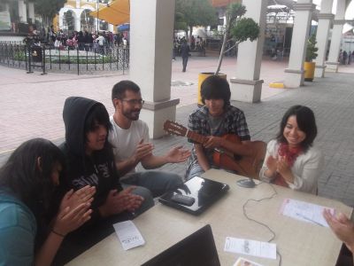 Entrevista a Profesor y estudiantes dela Preparatoria PrÃ³ceres de le EducaciÃ³n. 18/7/2012
