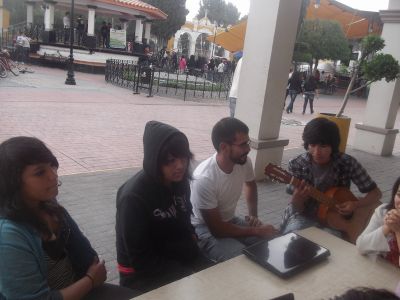 Entrevista a Profesor y estudiantes dela Preparatoria PrÃ³ceres de le EducaciÃ³n. 18/7/2012
