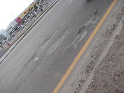 Marcas en el pavimento, Primera Puerta, en Puerta Texcoco. foto tomada en Agosto 2012
