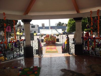 Ofrenda y exposiciÃ³n en el marco del festival "aunque te quites y aunque te pongas" Octubre 2012
