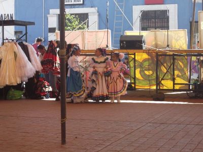 Festival "aunque te quites, aunque te pongas", dia de muertos en Chicoloapan. 27/10/2012 Plaza de San Vicente
