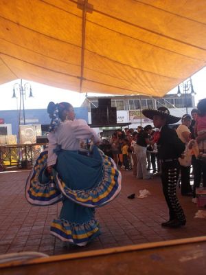 Festival "aunque te quites, aunque te pongas", dia de muertos en Chicoloapan. 27/10/2012 Plaza de San Vicente
