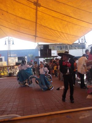 Festival "aunque te quites, aunque te pongas", dia de muertos en Chicoloapan. 27/10/2012 Plaza de San Vicente
