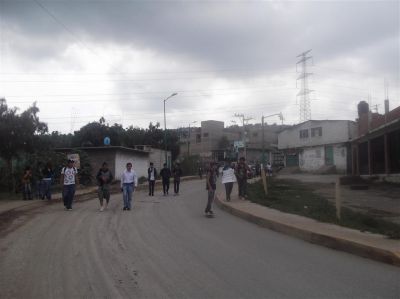 Caravana en el marco del Paro Civico del CNTE, y festejando el aniversario de la Prepa 55 y UR, 20/9/2013
Keywords: Prepa 55, Universidad RevoluciÃ³n, Prepa chocolÃ­n