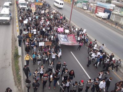 ManifestaciÃ³n en Solidaridad con  los normalistas de #Ayotzinapa en Chicoloapan 22/10/2014 #AyotzinapaSomosTodos
Comunidad educativa Prepa 55, Prepa 224, Universidad RevoluciÃ³n, PLENUM XXI y Magisterio Mexiquense
