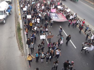 ManifestaciÃ³n en Solidaridad con  los normalistas de #Ayotzinapa en Chicoloapan 22/10/2014 #AyotzinapaSomosTodos
Comunidad educativa Prepa 55, Prepa 224, Universidad RevoluciÃ³n, PLENUM XXI y Magisterio Mexiquense
