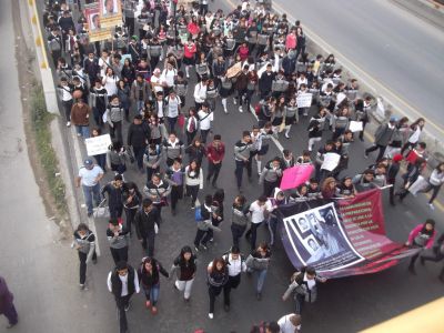 ManifestaciÃ³n en Solidaridad con  los normalistas de #Ayotzinapa en Chicoloapan 22/10/2014 #AyotzinapaSomosTodos
Comunidad educativa Prepa 55, Prepa 224, Universidad RevoluciÃ³n, PLENUM XXI y Magisterio Mexiquense
