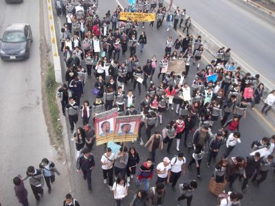 ManifestaciÃ³n en Solidaridad con  los normalistas de #Ayotzinapa en Chicoloapan 22/10/2014 #AyotzinapaSomosTodos
Comunidad educativa Prepa 55, Prepa 224, Universidad RevoluciÃ³n, PLENUM XXI y Magisterio Mexiquense
