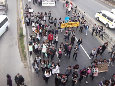 ManifestaciÃ³n en Solidaridad con  los normalistas de #Ayotzinapa en Chicoloapan 22/10/2014 #AyotzinapaSomosTodos
Comunidad educativa Prepa 55, Prepa 224, Universidad RevoluciÃ³n, PLENUM XXI y Magisterio Mexiquense
