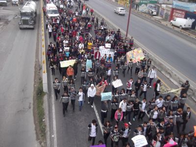 ManifestaciÃ³n en Solidaridad con  los normalistas de #Ayotzinapa en Chicoloapan 22/10/2014 #AyotzinapaSomosTodos
Comunidad educativa Prepa 55, Prepa 224, Universidad RevoluciÃ³n, PLENUM XXI y Magisterio Mexiquense
