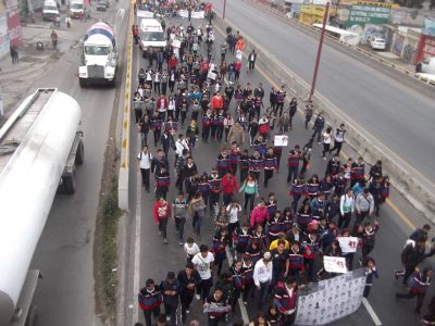 ManifestaciÃ³n en Solidaridad con  los normalistas de #Ayotzinapa en Chicoloapan 22/10/2014 #AyotzinapaSomosTodos
Comunidad educativa Prepa 55, Prepa 224, Universidad RevoluciÃ³n, PLENUM XXI y Magisterio Mexiquense
