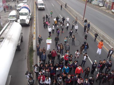 ManifestaciÃ³n en Solidaridad con  los normalistas de #Ayotzinapa en Chicoloapan 22/10/2014 #AyotzinapaSomosTodos
Comunidad educativa Prepa 55, Prepa 224, Universidad RevoluciÃ³n, PLENUM XXI y Magisterio Mexiquense
