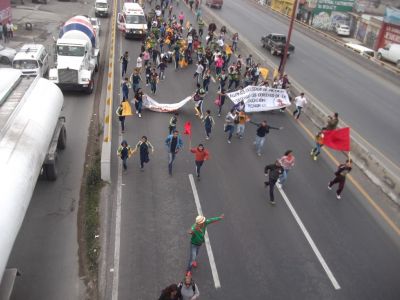 ManifestaciÃ³n en Solidaridad con  los normalistas de #Ayotzinapa en Chicoloapan 22/10/2014 #AyotzinapaSomosTodos
Comunidad educativa Prepa 55, Prepa 224, Universidad RevoluciÃ³n, PLENUM XXI y Magisterio Mexiquense
