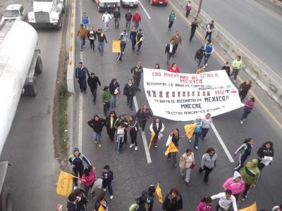 ManifestaciÃ³n en Solidaridad con  los normalistas de #Ayotzinapa en Chicoloapan 22/10/2014 #AyotzinapaSomosTodos
Comunidad educativa Prepa 55, Prepa 224, Universidad RevoluciÃ³n, PLENUM XXI y Magisterio Mexiquense
