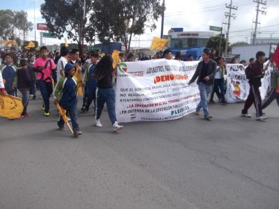 ManifestaciÃ³n en Solidaridad con  los normalistas de #Ayotzinapa en Chicoloapan 22/10/2014 #AyotzinapaSomosTodos
Comunidad educativa Prepa 55, Prepa 224, Universidad RevoluciÃ³n, PLENUM XXI y Magisterio Mexiquense
