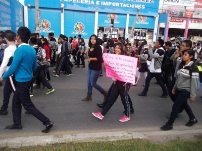 ManifestaciÃ³n en Solidaridad con  los normalistas de #Ayotzinapa en Chicoloapan 22/10/2014 #AyotzinapaSomosTodos
Comunidad educativa Prepa 55, Prepa 224, Universidad RevoluciÃ³n, PLENUM XXI y Magisterio Mexiquense
