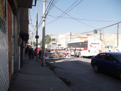 ManifestaciÃ³n en solidaridad con #Ayotzinapa Comunidades educativas de Chicoloapan. 1 - 12 -2014
Pasando por Auris
