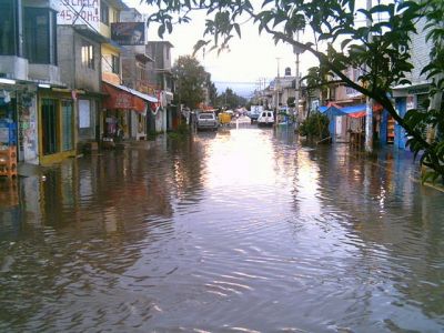 Auris I , inundaciones por las lluvias 18 de Septiembre 2007
Av. Tulia Junto a San Jose
