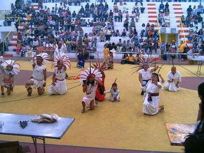 Ceremonia Azteca
Durante la InauguraciÃ³n del Mural "10 miradas  bajo el sol de Chicoloapan"
