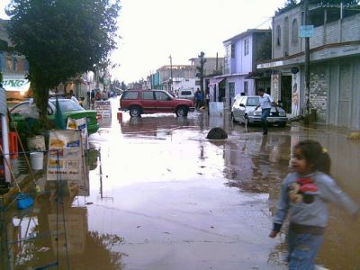 Venustiano Carranza InundaciÃ³n 18 de Septiembre de 2007
Aqui los vecinos se ORGANIZARON y levantaron las tapas de las coladeras para ayudar a disminuir los estragos de la inundaciÃ³n
