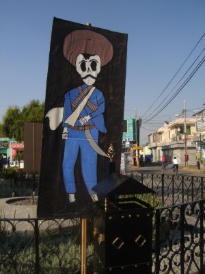 Dualidad en la festividad DÃ­a de muertos, plaza de san vicente chicoloapan octubre 2010
