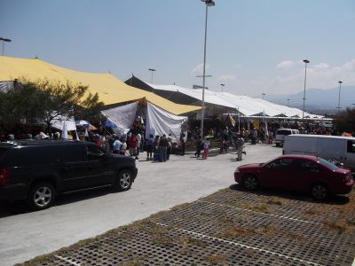 AMLO en Chicoloapan 17 de Abril de 2011, Estacionamiento de Comercial Mexicana
