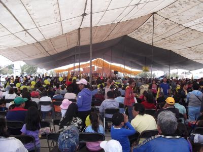 AMLO en Chicoloapan 17 de Abril de 2011, Estacionamiento de Comercial Mexicana
