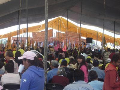 AMLO en Chicoloapan 17 de Abril de 2011, Estacionamiento de Comercial Mexicana
