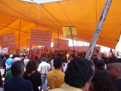 AMLO en Chicoloapan 17 de Abril de 2011, Estacionamiento de Comercial Mexicana
