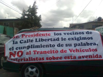 ManifestaciÃ²n de vecinos en av. libertad contra el paso de camiones 8/10/2012
