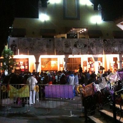 Noche del 1 de Noviembre en la Plaza de San Vicente
