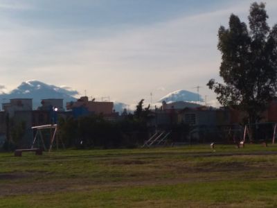 PopocatÃ©petl, detrÃ¡s del Cerro Cuetlapanca (VolcÃ¡n MonogenÃ©tico)
PopocatÃ©petl, detrÃ¡s del Cerro Cuetlapanca (VolcÃ¡n MonogenÃ©tico)
Foto tomada desde el parque frente al Deportivo las Minas
Octubre 2019
Keywords: PopocatÃ©petl, Cerro Cuetlapanca, Deportivo Las minas,