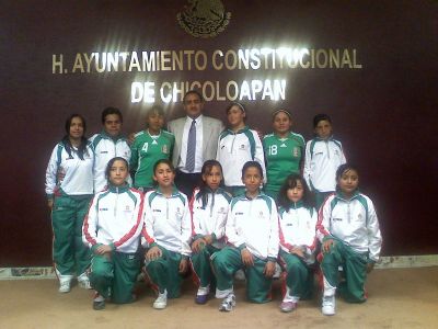 Macrosoccer Futbol EQUIPO FEMENIL
Con el presidente municipal de Chicoloapan Prof. Rafael Gomez alvarado
