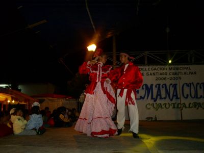 BALLET FOLKLORICO "MATICES MEXICANOS"
GRUPO DE DANZA FOLKLORICA INTEGRADO POR JOVENES CHICOLOAPENCES DIRIGIDO POR LA PROFRA DOLORES BUENDIA CAMPA; ESTE GRUPO A REPRESENTADO AL MUNICIPIO EN DIVERSOS EVENTOS CULTURALES, RELIGIOSOS Y SOCIALES DENTRO DEL ESTADO
Keywords: MATICES MEXICANOS