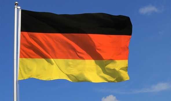 bandera de alemania ondeando cielo despejado